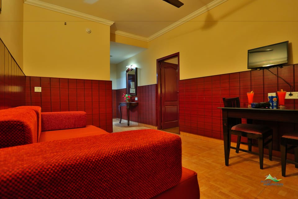 Suite, 1 Double Bed, Valley View | In-room safe, desk, free WiFi, bed sheets