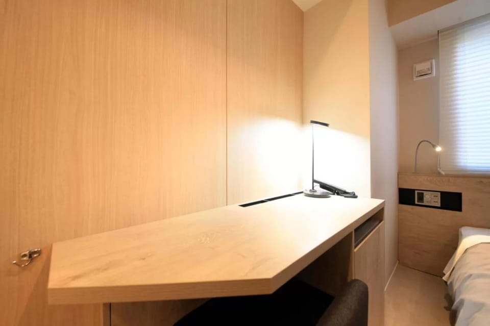 Single C (bed width 140cm) Non smoking | In-room safe, desk, iron/ironing board (on request), WiFi (free)