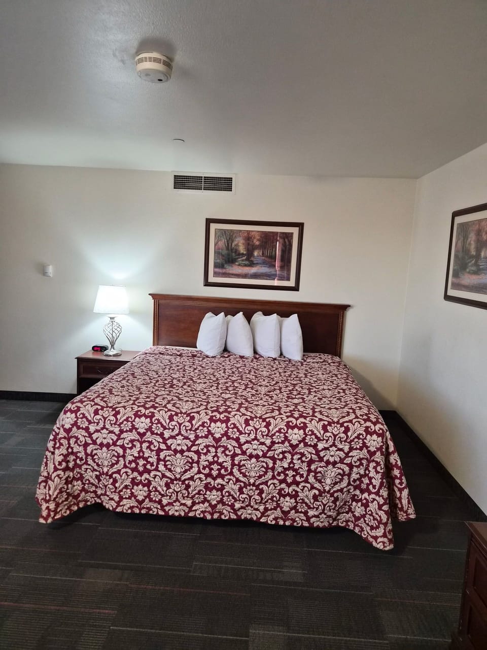Pillowtop beds, desk, iron/ironing board, cribs/infant beds