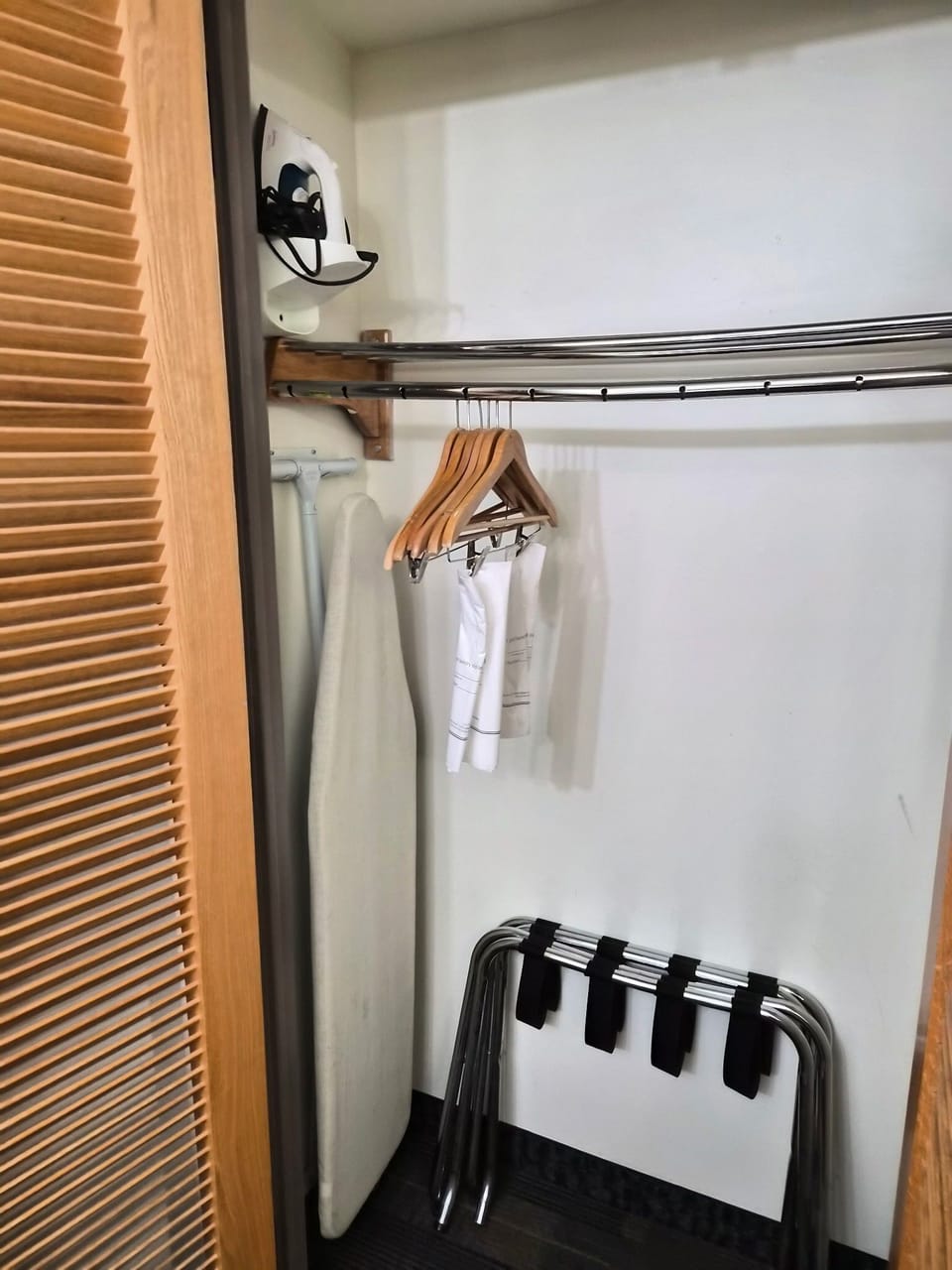 Iron/ironing board