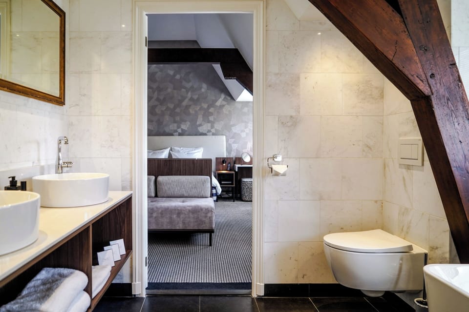 Executive Suite | Down comforters, free minibar items, in-room safe