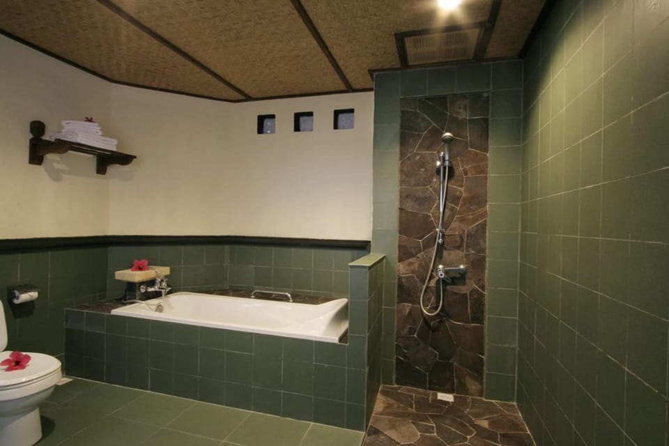 Suite, Sea View (Garden) | Bathroom | Shower, hair dryer, slippers, bidet
