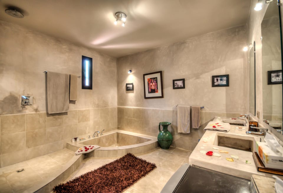 Quadruple Room | Bathroom | Deep soaking tub, free toiletries, hair dryer, bathrobes