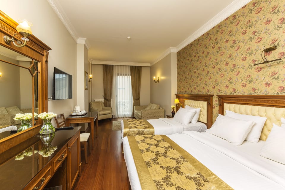 Family Room | Premium bedding, minibar, in-room safe, desk
