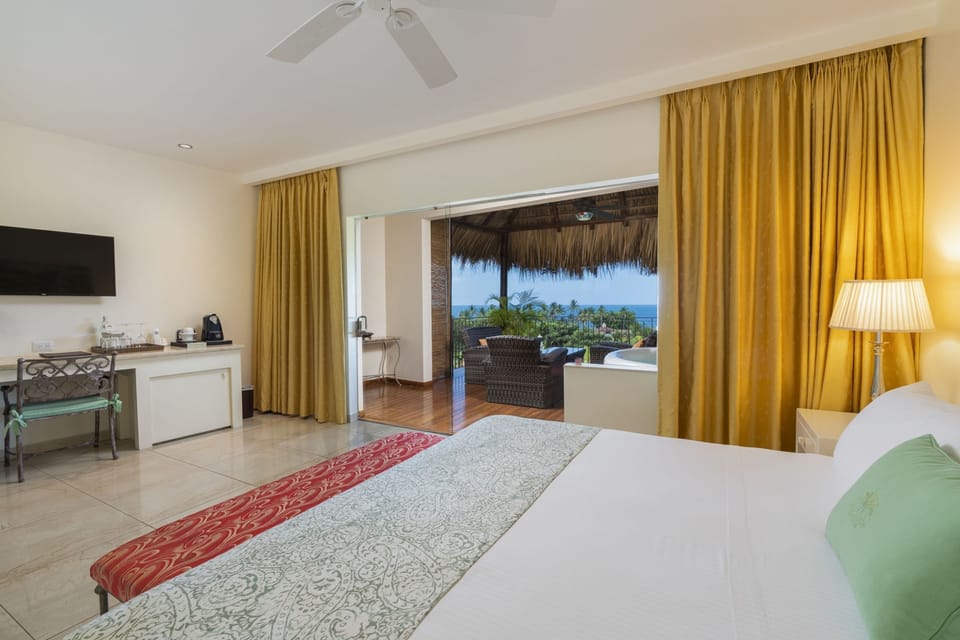Master Suite | Premium bedding, minibar, in-room safe, individually decorated