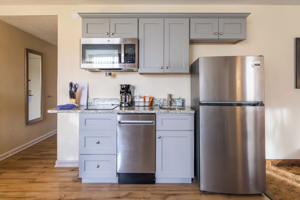 Studio Suite, 2 Queen Beds, Non Smoking, Kitchenette | Private kitchenette | Fridge, microwave, coffee/tea maker