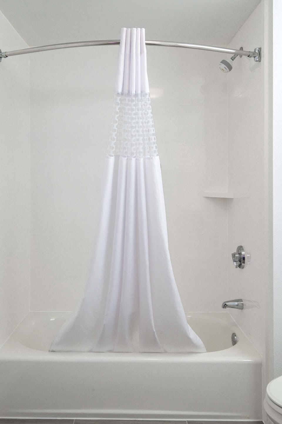 Two queen beds non smoking | Bathroom | Combined shower/tub, free toiletries, hair dryer, towels