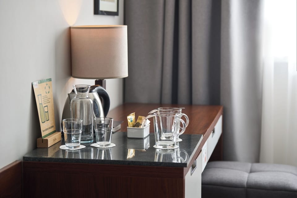 Hypo-allergenic bedding, in-room safe, desk, laptop workspace