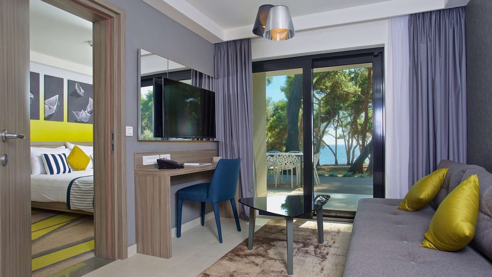 Minibar, in-room safe, desk, blackout drapes