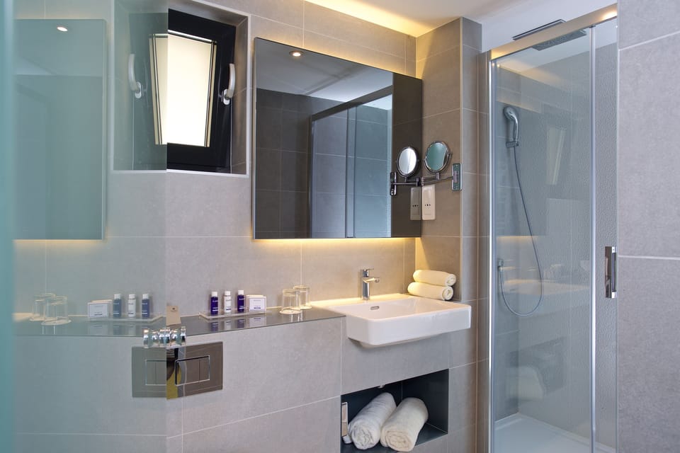 Shower, free toiletries, hair dryer, towels