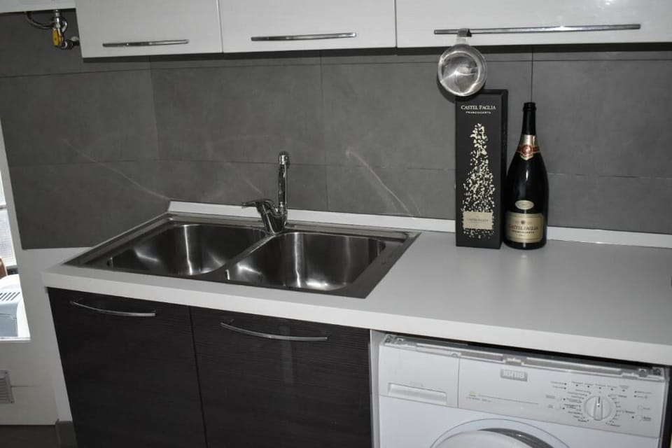 Stovetop, cookware/dishes/utensils