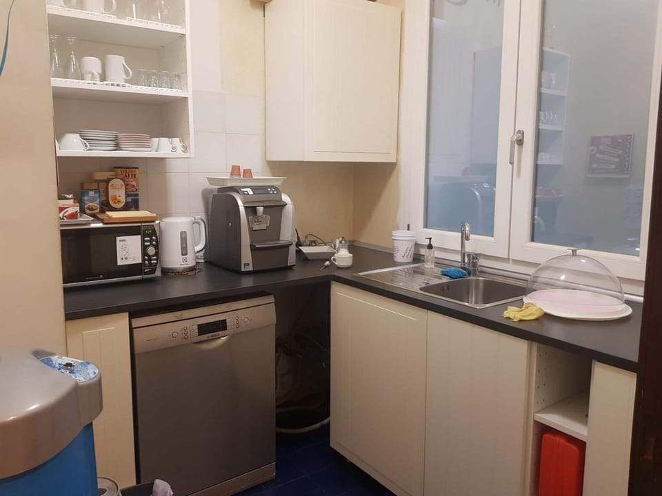 Stovetop, cookware/dishes/utensils