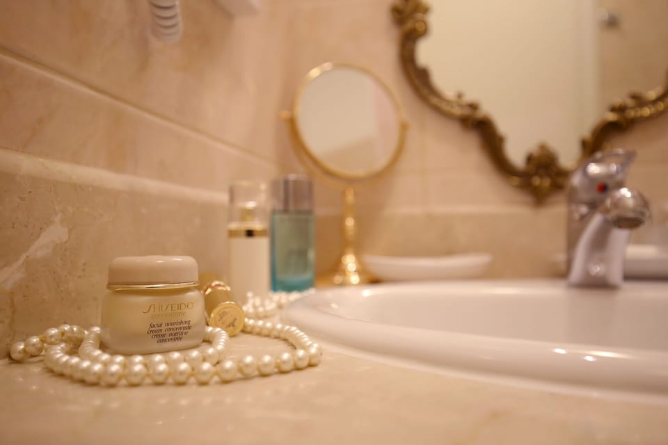 Premium Double Room, Balcony, Sea View | Bathroom sink