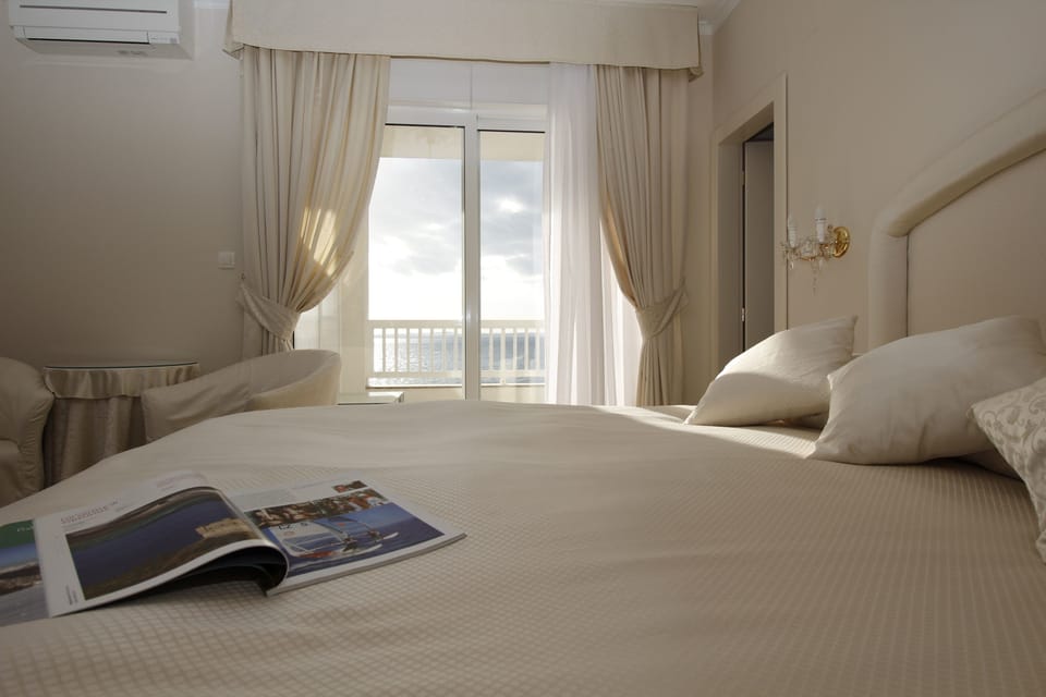 Deluxe Double Room, Balcony, Sea View | Egyptian cotton sheets, Select Comfort beds, minibar, in-room safe