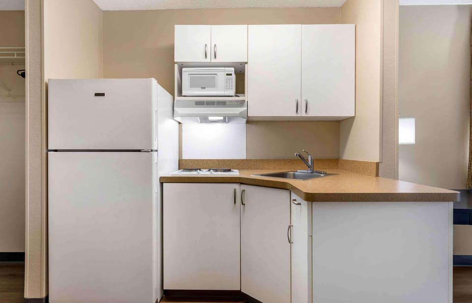 Fridge, microwave, stovetop