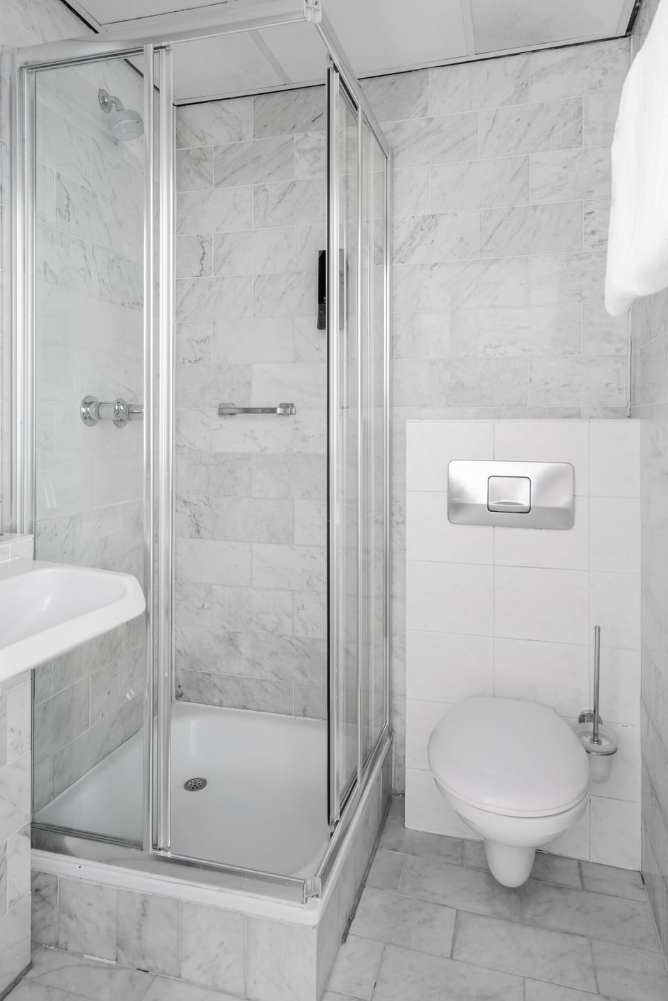 Triple Room | Bathroom | Shower, free toiletries, hair dryer, towels