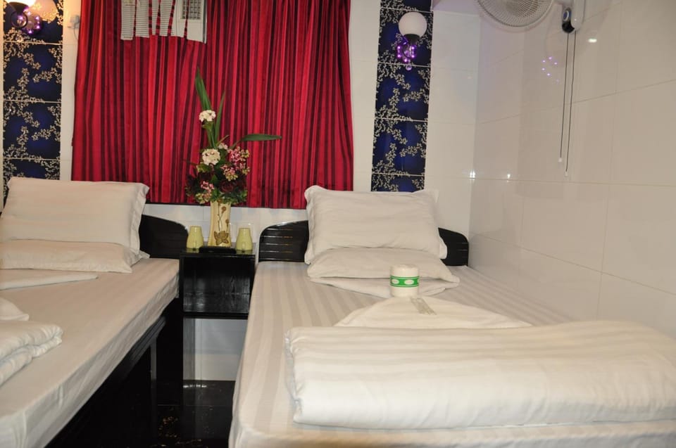 In-room safe, free WiFi, bed sheets
