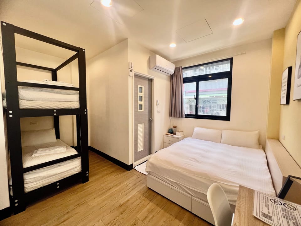 Family Quadruple Room | Down comforters, desk, blackout drapes, soundproofing