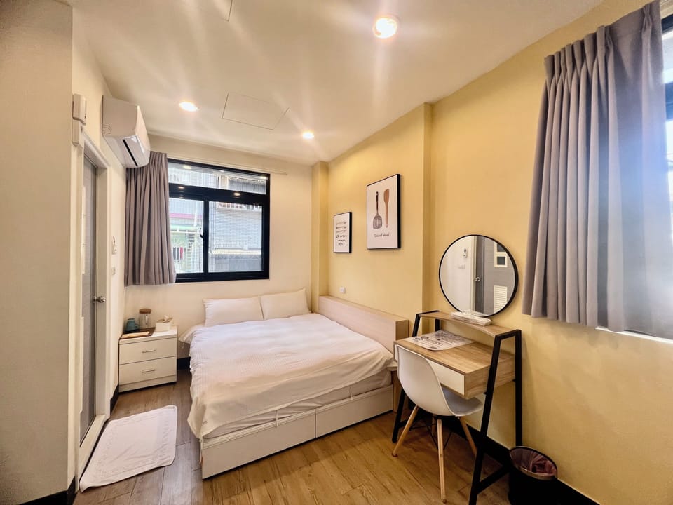 Family Quadruple Room | Down comforters, desk, blackout drapes, soundproofing