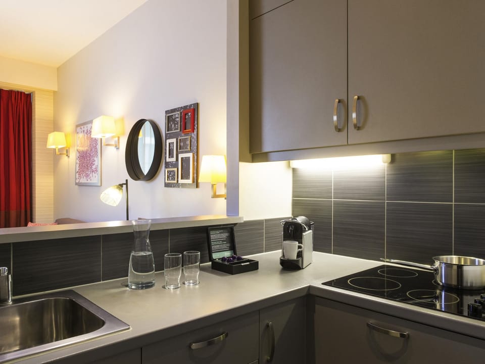 Apartment, 1 Bedroom | In-room safe, desk, blackout drapes, soundproofing