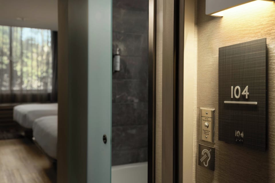 Premium bedding, in-room safe, desk, laptop workspace