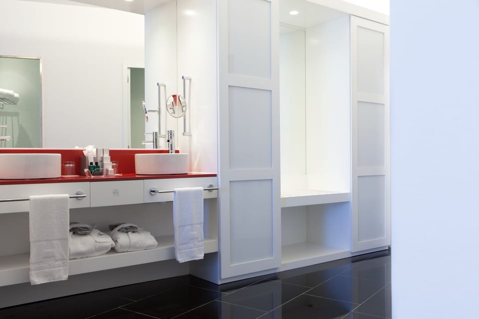 Premium Double Room (Class) | Bathroom | Free toiletries, hair dryer, bidet, towels