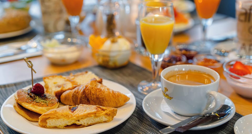 Daily buffet breakfast for a fee