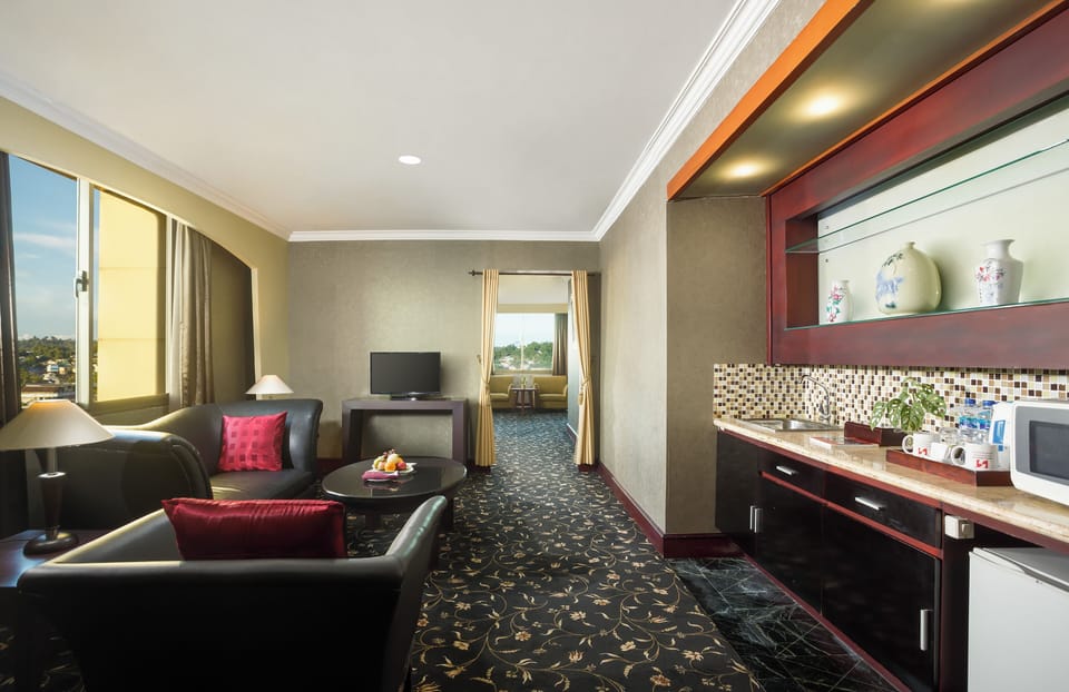 Presidential Room, Non Smoking, City View | Living area | 21-inch LED TV with satellite channels, TV