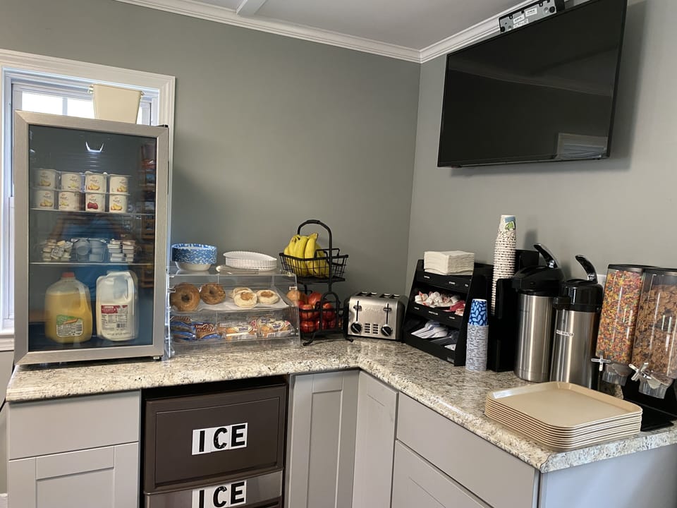 Free daily continental breakfast