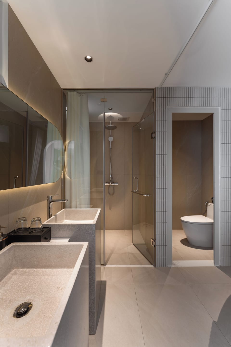 Kin Signature Suite | Bathroom | Rainfall showerhead, free toiletries, hair dryer, slippers