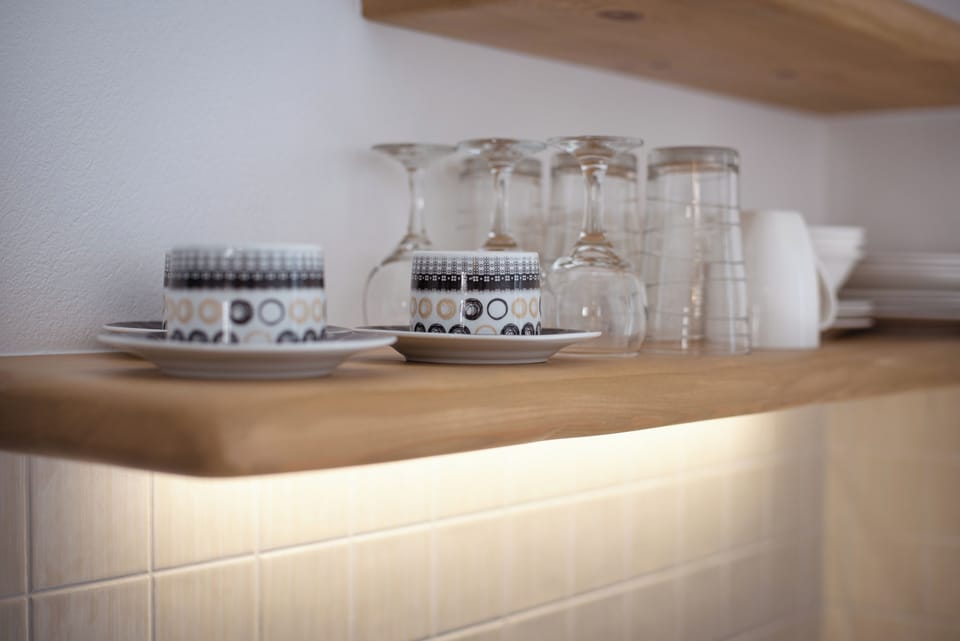 Fridge, stovetop, coffee/tea maker, electric kettle