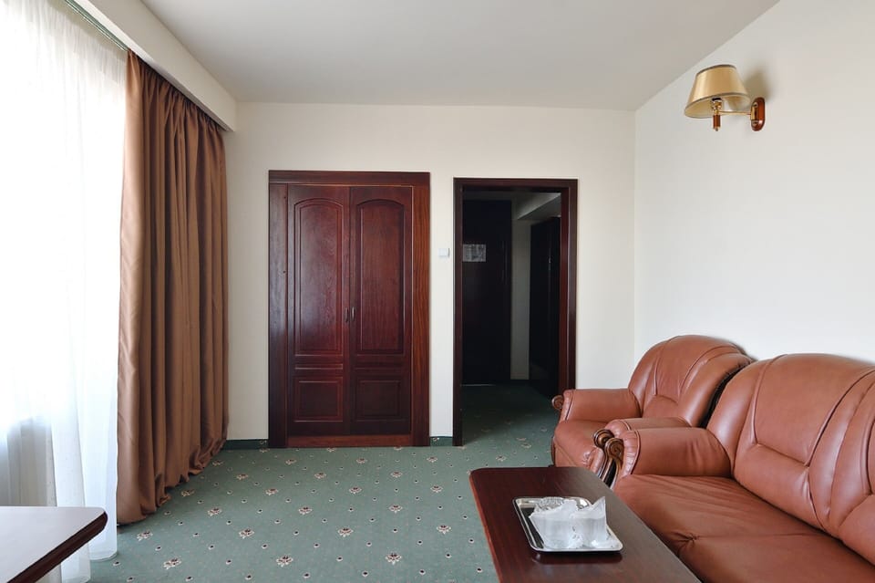 Junior Suite | Bathroom | Hair dryer (on request), towels