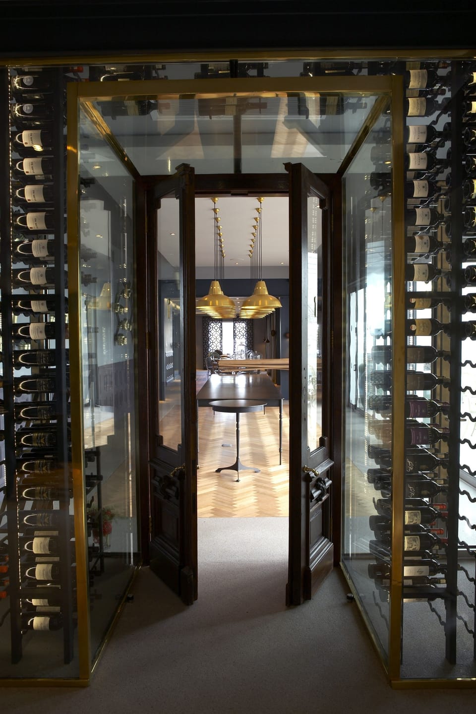 Breakfast, dinner served; international cuisine, garden views 