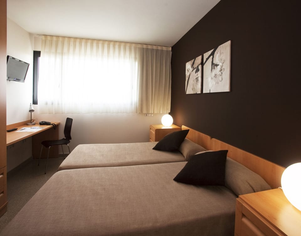 Desk, free cribs/infant beds, free WiFi, bed sheets
