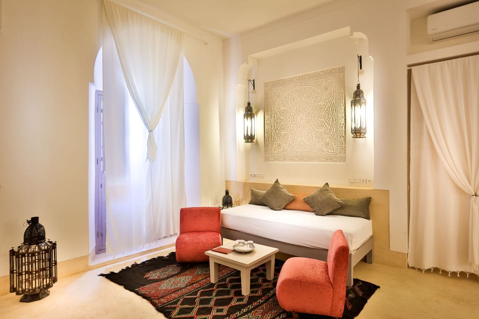 Deluxe Suite, 1 Bedroom, Non Smoking | Living area