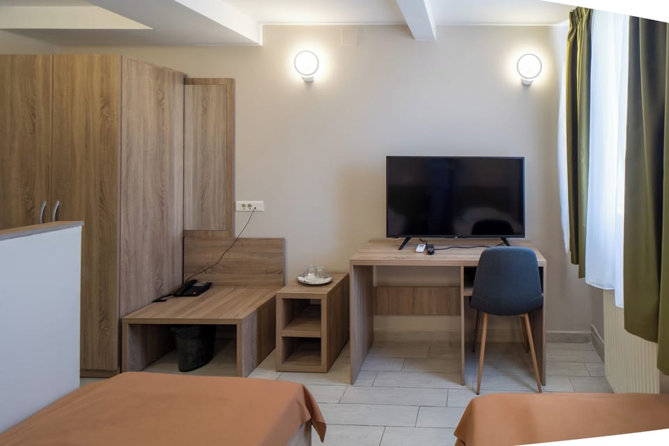 In-room safe, desk, soundproofing, free WiFi