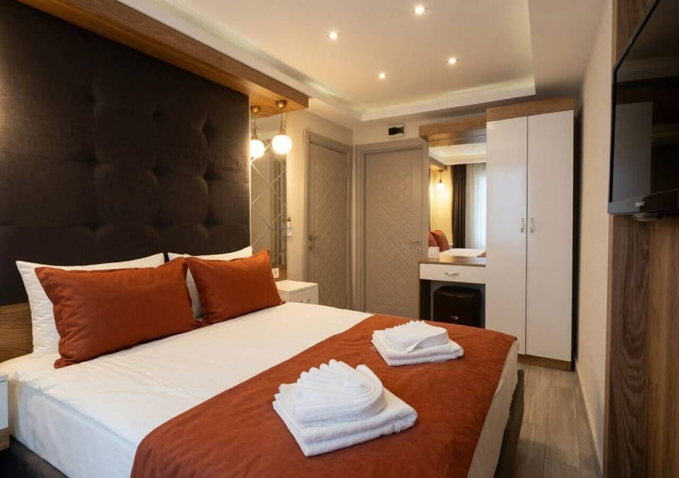 Economy Double Room, Ground Floor | Premium bedding, pillowtop beds, minibar, in-room safe