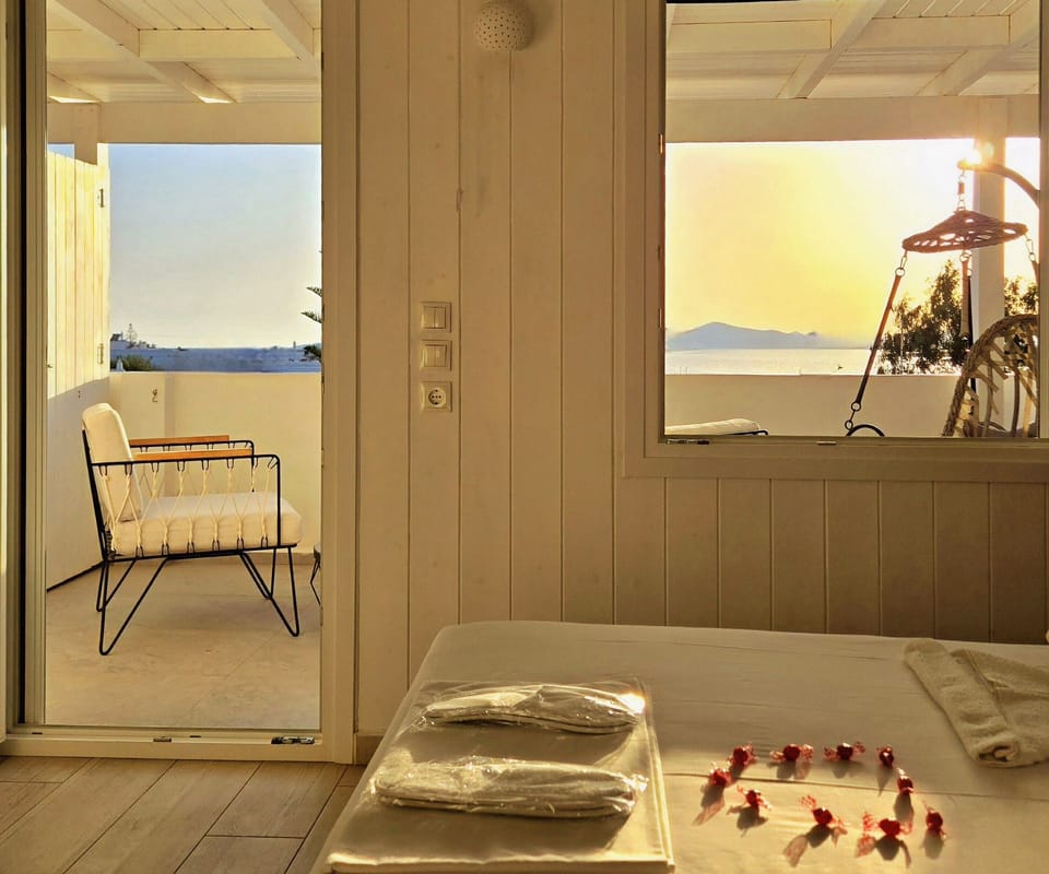 Superior Double or Twin Room, Sea View | Minibar, individually decorated, desk, soundproofing