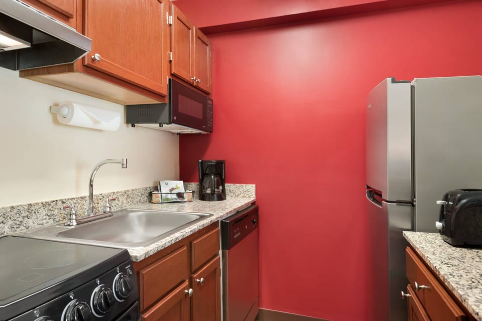 Fridge, microwave, stovetop, dishwasher