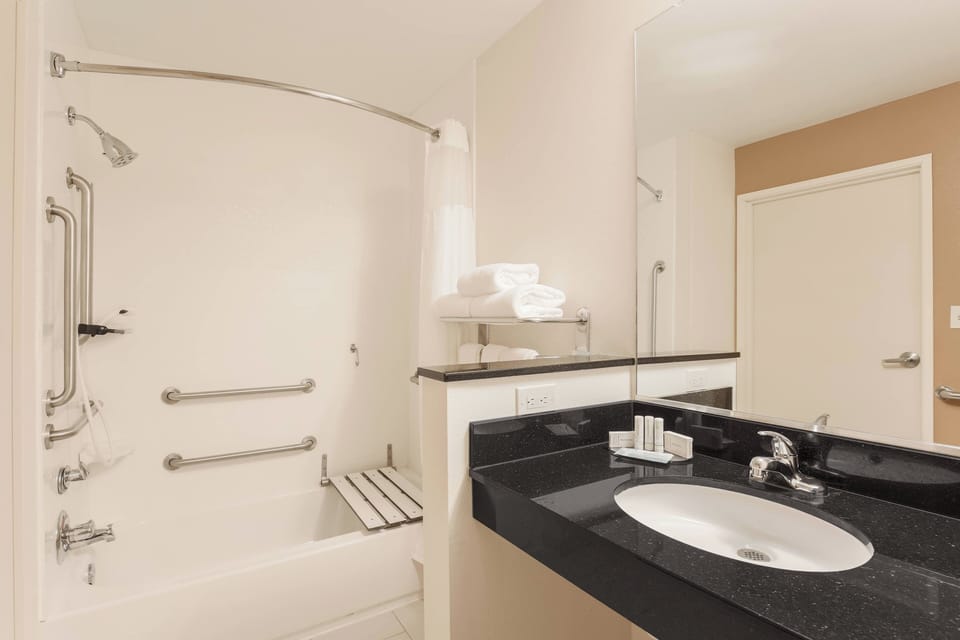 Room, 2 Queen Beds | Bathroom | Combined shower/tub, free toiletries, hair dryer, towels