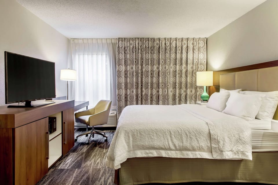 One King Bed, Non-Smoking | Premium bedding, in-room safe, desk, laptop workspace