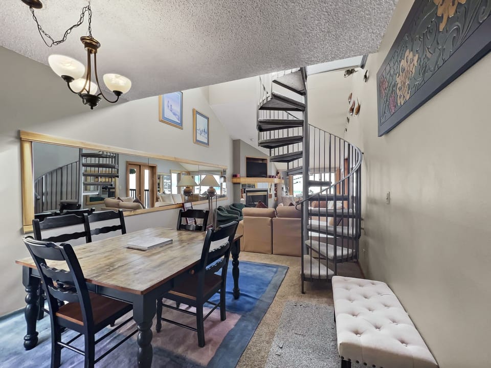 Condo, 4 Bedrooms | Dining