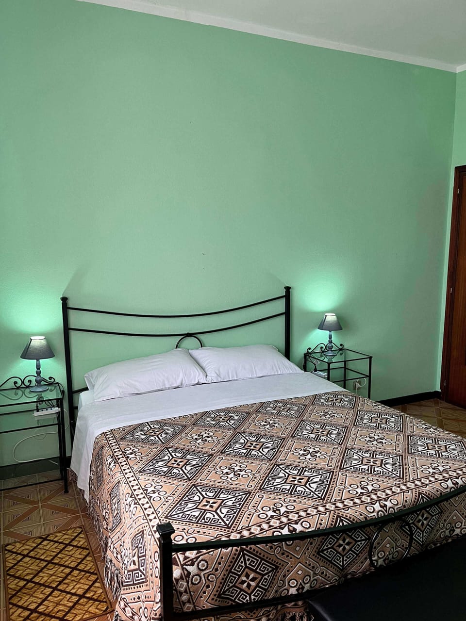 Classic Suite, Multiple Beds, Non Smoking, Ground Floor | Down comforters, individually furnished, desk, laptop workspace