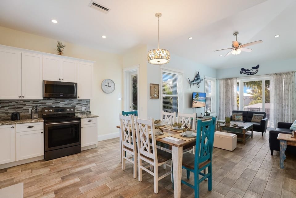Villa, 2 Bedrooms | Private kitchen | Fridge, microwave, oven, coffee/tea maker