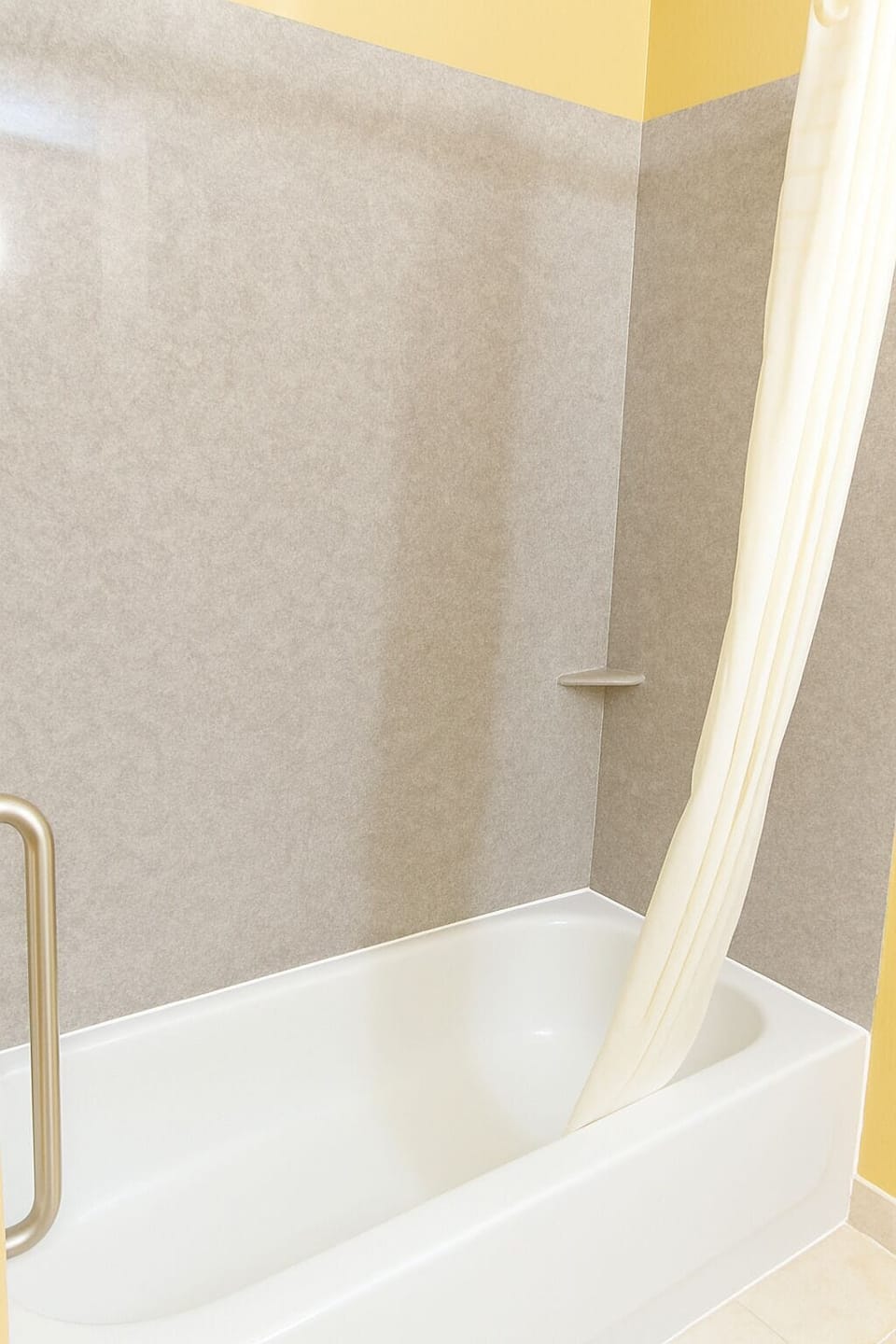 Combined shower/tub, deep soaking tub, free toiletries, hair dryer