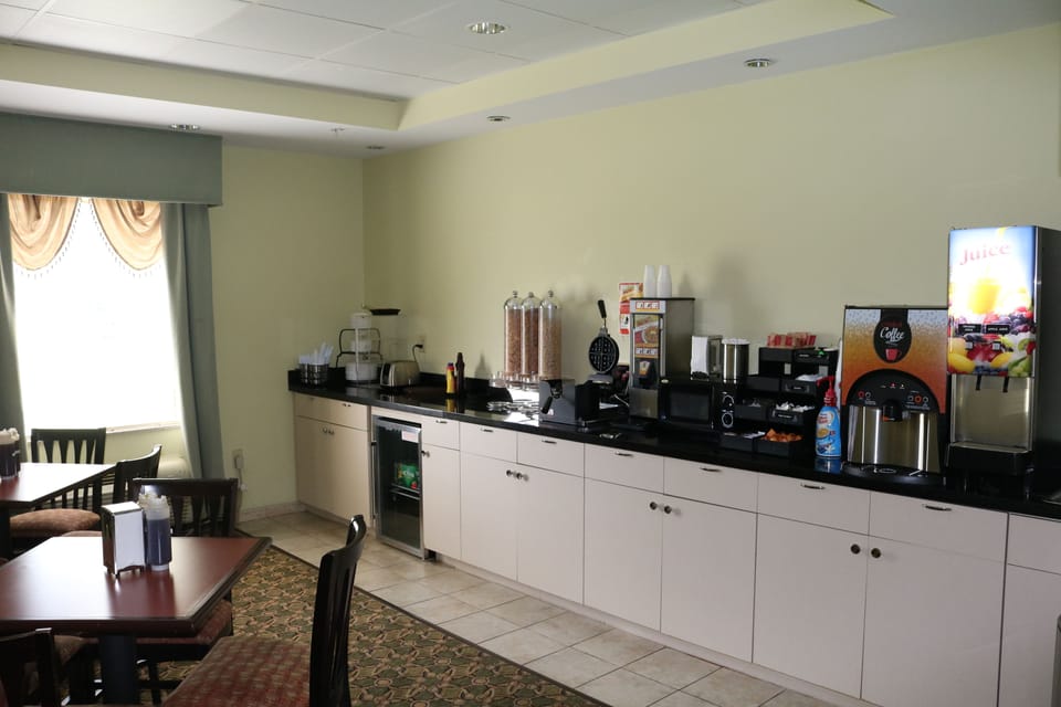 Free daily continental breakfast