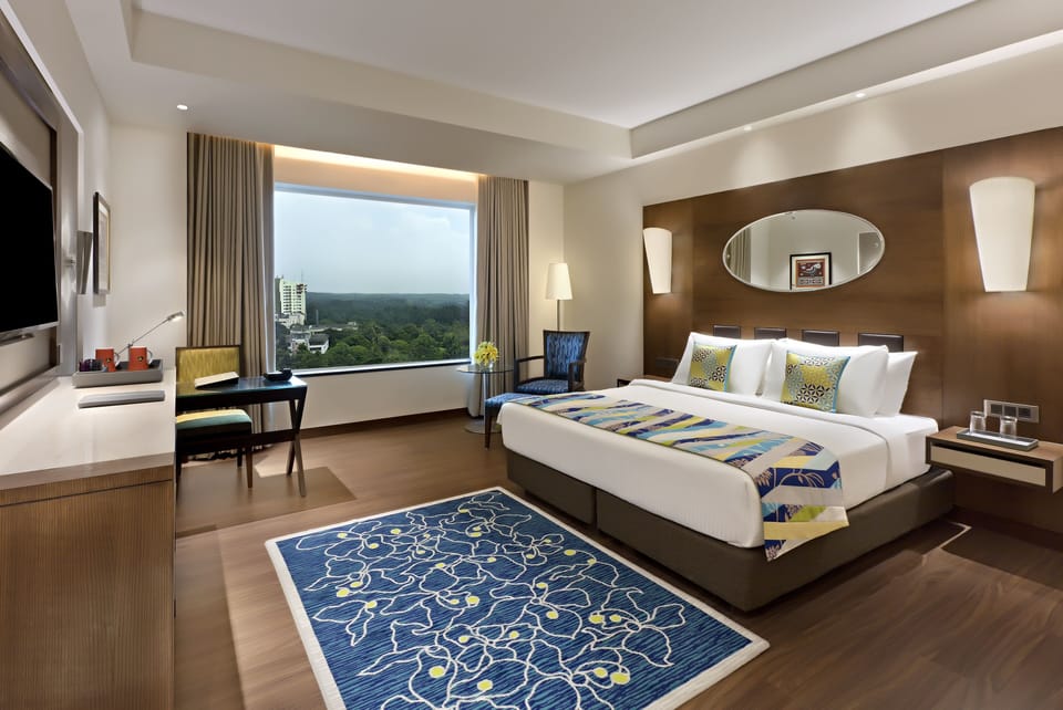 Premium bedding, down comforters, in-room safe, individually decorated