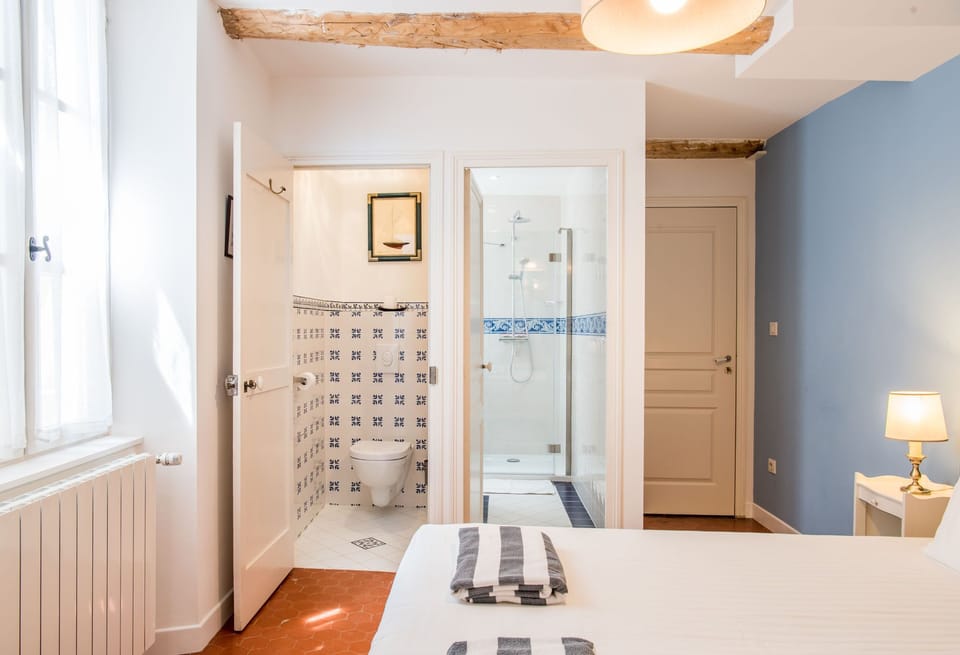 Standard Double Room, Private Bathroom (Chambre Lavande)