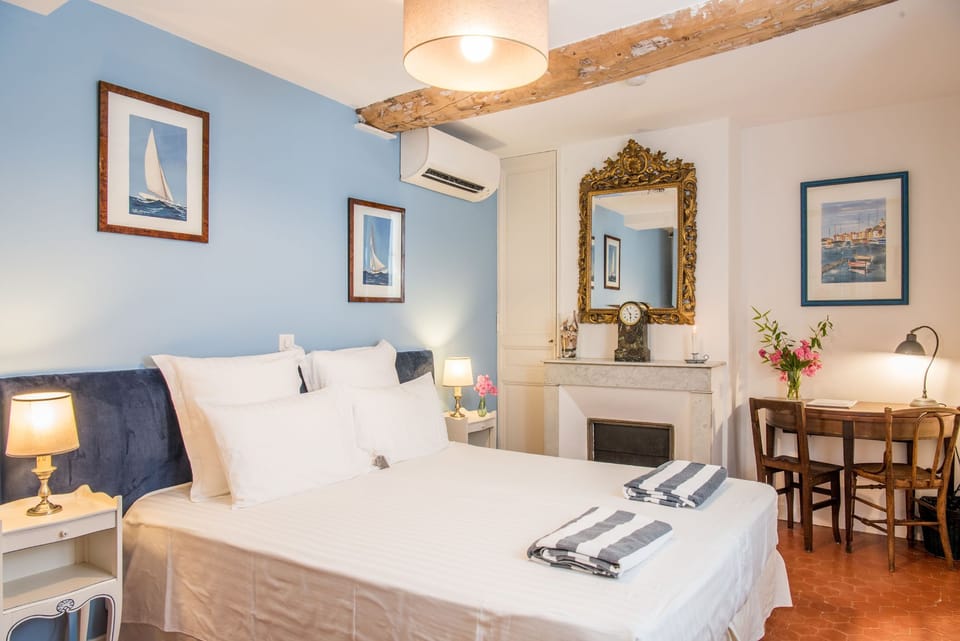 Standard Double Room, Private Bathroom (Chambre Lavande)
