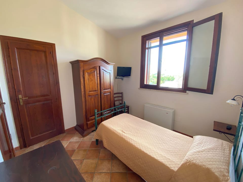 Single Room | 1 bedroom, desk, free WiFi, bed sheets